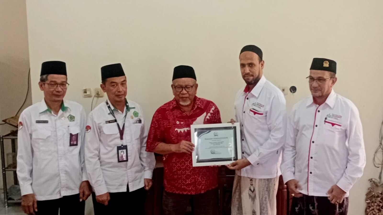 Kemenag dan FKUB Kota Pasuruan mengunjungi DPD ABI untuk mempererat persaudaraan dan mendorong kerukunan di tengah keberagaman.