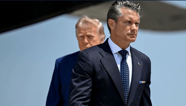 Menteri Perang AS Pete Hegseth berbicara dalam kegiatan politik di Iowa, sementara laporan mengenai kemungkinan pencalonannya dalam pemilihan presiden 2028 memicu spekulasi tentang persaingan penerus Donald Trump.