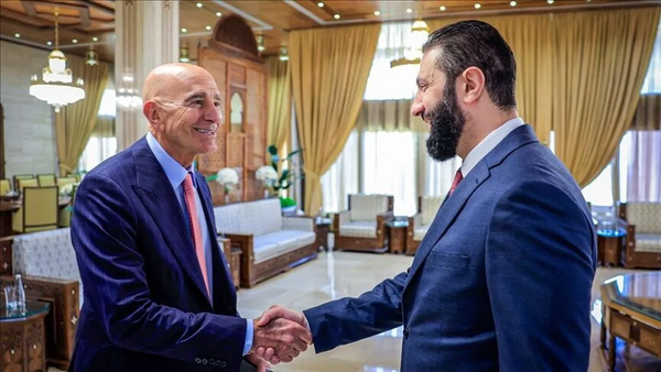 Utusan AS untuk Suriah dan Irak Tom Barrack. Dia menyebut serangan Israel ke pangkalan Abu al-Duhur sebagai eskalasi yang tidak perlu dan mendorong dialog untuk meredakan ketegangan.