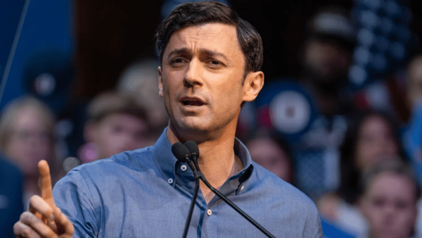 Senator Demokrat Georgia Jon Ossoff mengecam Donald Trump dan Pete Hegseth atas klaim mereka mengenai perang Amerika Serikat dengan Iran.