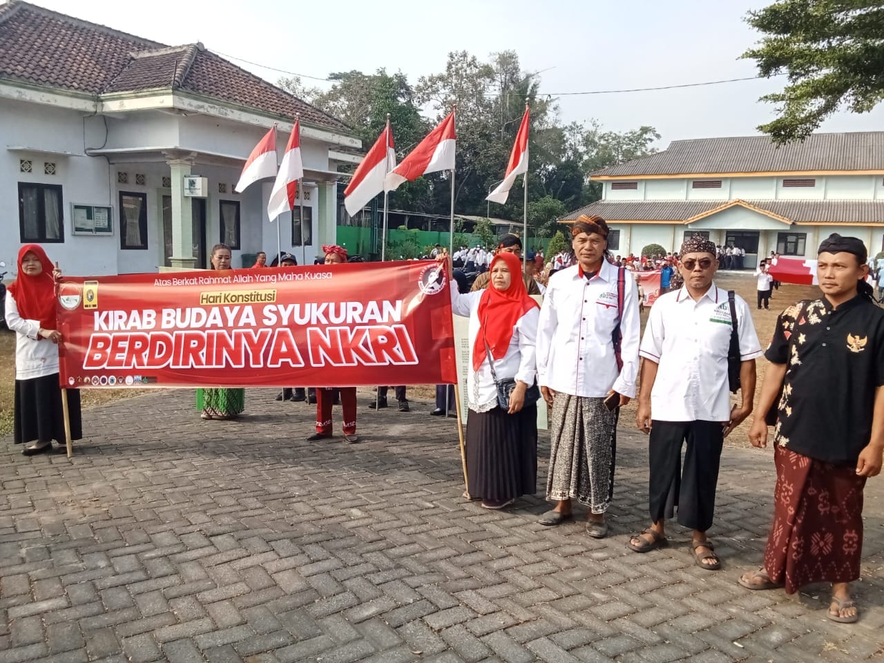DPD ABI Kediri bersama warga memperingati 18 Agustus 1945 sebagai Hari Berdirinya NKRI di Situs nDalem Pojok, Kediri.