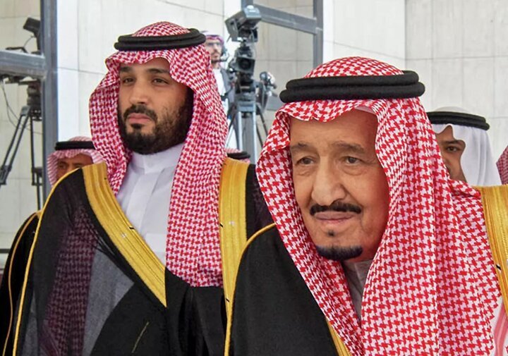 Putra Mahkota Arab Saudi Mohammed bin Salman tetap memimpin Dewan Menteri dalam restrukturisasi pemerintahan melalui tiga dekret kerajaan.