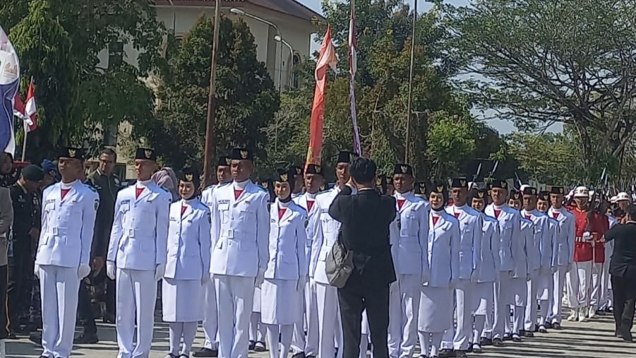 Pimpinan Cabang Muslimah ABI Penajam Paser Utara menghadiri upacara peringatan HUT Kemerdekaan RI ke-81 di Lapangan Kantor Bupati Penajam Paser Utara, Senin, 17 Agustus 2026.