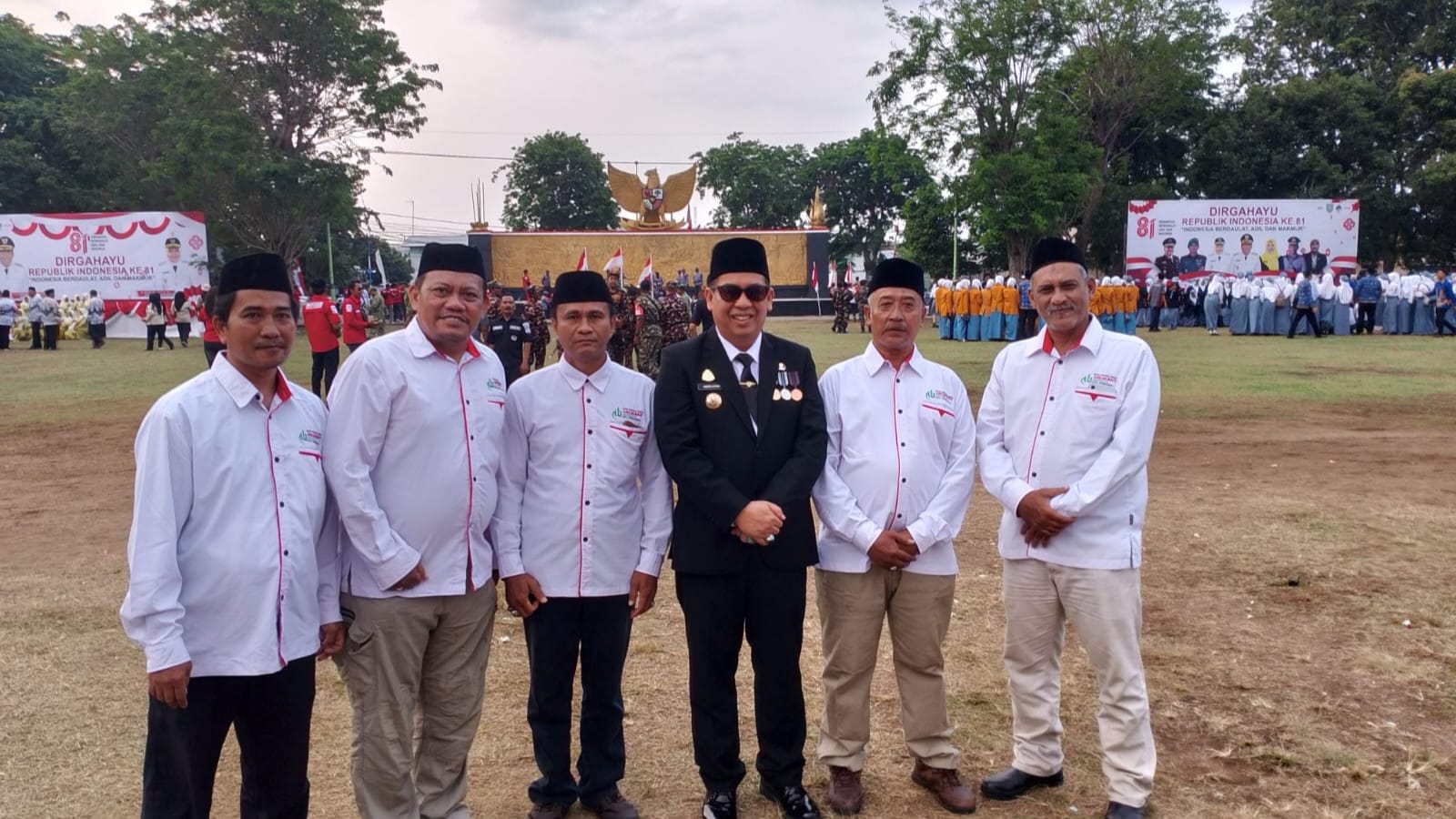 Pengurus DPD ABI Kota Probolinggo bersama sejumlah pejabat Pemkot Probolinggo usai menghadiri upacara penurunan bendera HUT ke-81 RI di Alun-Alun Kota Probolinggo, Senin (17/8/2026).