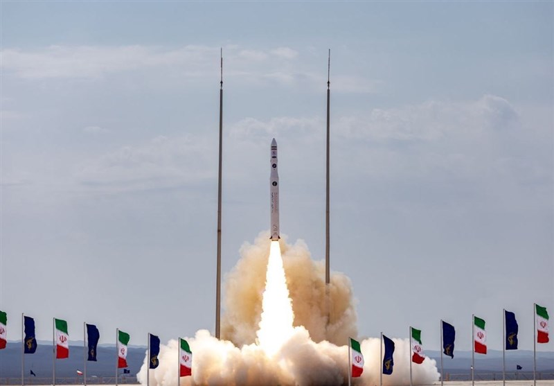 Peluncur Simorgh menjadi salah satu tonggak perkembangan program antariksa Iran setelah generasi awal Safir berhasil membawa satelit Omid ke orbit pada 2009.