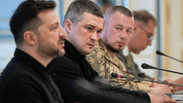 Mantan Menhan Ukraina memuji Elon Musk dan SpaceX atas peran Starlink dalam mendukung Ukraina selama perang.