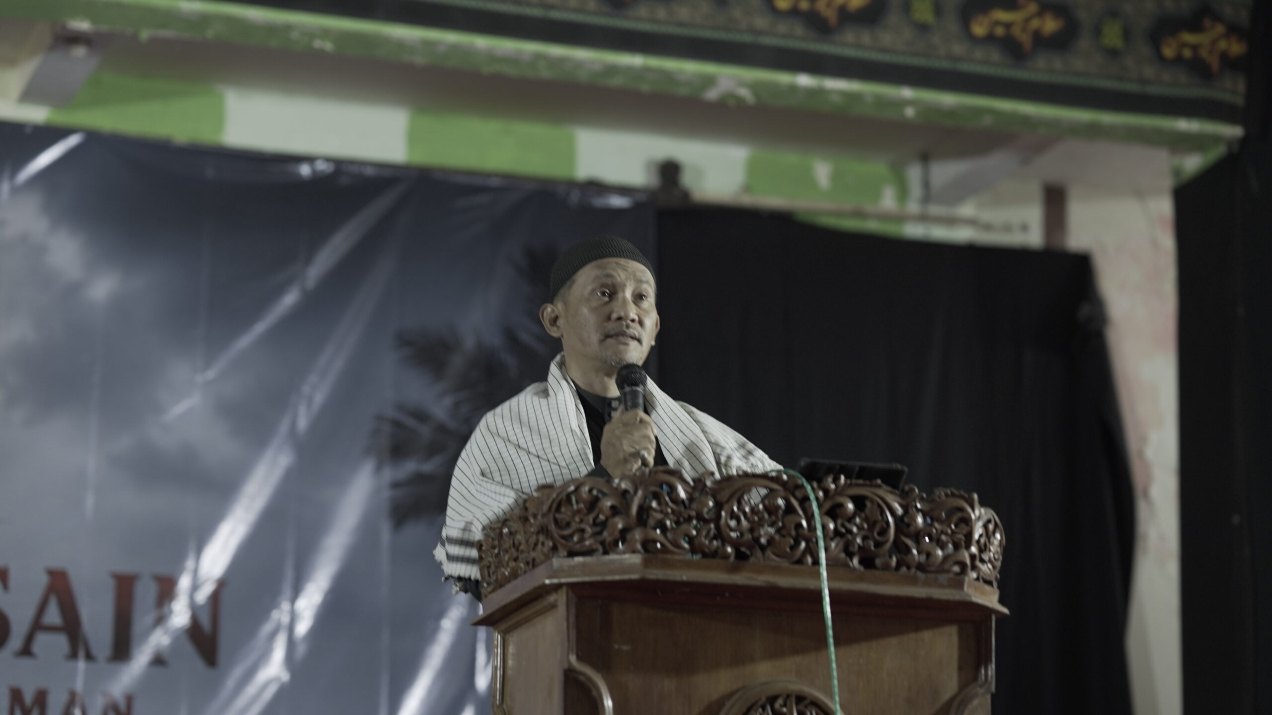 Ustadz Muhtar Luthfi mengungkap tiga faktor yang membuat pesan Karbala tetap hidup dalam peringatan Arbain di Jepara. (Foto: ABI)