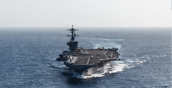 Penugasan panjang USS Abraham Lincoln turut menjadi sorotan setelah lebih dari 200 hari berada di laut tanpa berlabuh.