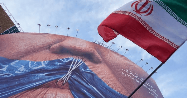 Selat Hormuz menjadi jalur strategis perdagangan minyak dunia yang berada di tengah ketegangan antara Iran dan Amerika Serikat.
