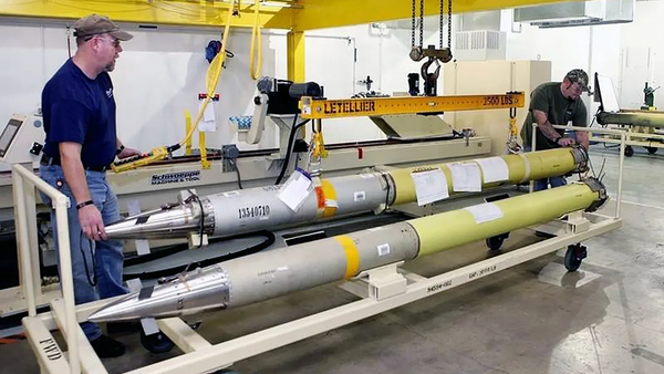Pentagon menekan industri pertahanan Amerika Serikat untuk mempercepat produksi senjata setelah perang dengan Iran menguras persediaan rudal dan amunisi AS.
