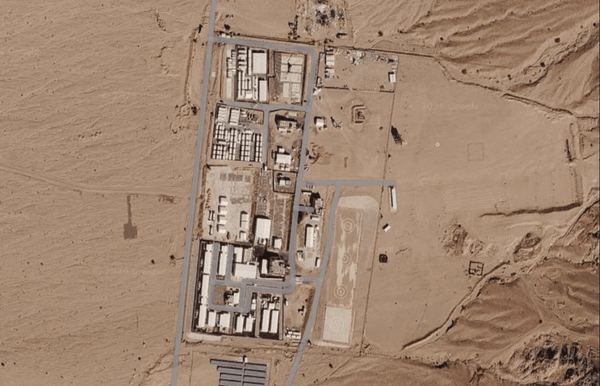 Camp Titin di pesisir Teluk Aqaba, Yordania, yang selama bertahun-tahun digunakan dalam kegiatan dan latihan Marinir Amerika Serikat, menjadi sasaran serangan rudal balistik Iran pada 2 September 2026.