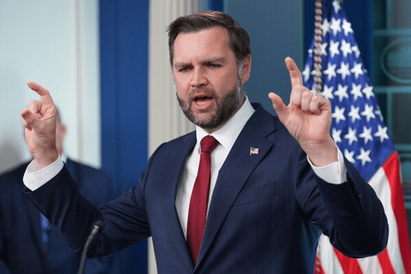 Wakil Presiden Amerika Serikat J.D. Vance menyebut operasi rahasia sebagai salah satu pilihan Washington dalam meningkatkan tekanan terhadap Iran.