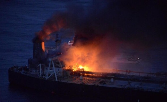 Angkatan Laut IRGC menyerang dua kapal AS, delapan kapal tanker dan 10 kapal lain di kawasan Selat Hormuz sebagai respons terhadap serangan Amerika terhadap kapal tanker Iran.