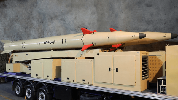 Sejumlah rudal Iran diluncurkan dalam salah satu operasi militer. Serangan terbaru kembali memunculkan pertanyaan mengenai kemungkinan penggunaan persenjataan baru yang diproduksi pada 2026.