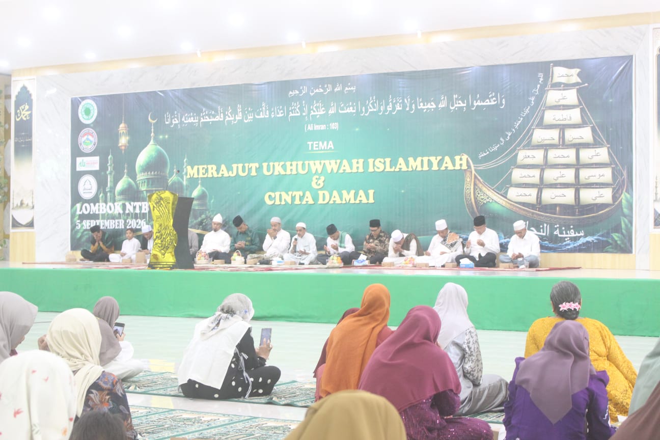 Berbagai tokoh agama, organisasi Islam, dan kelompok lintas mazhab menghadiri peringatan Maulid Nabi Muhammad SAW yang digelar DPW ABI NTB di Gedung Bir Ali 1, Asrama Haji Mataram, Jumat (5/9/2026), dengan mengusung tema “Merajut Ukhuwah Islamiyah dan Cinta Damai.”
