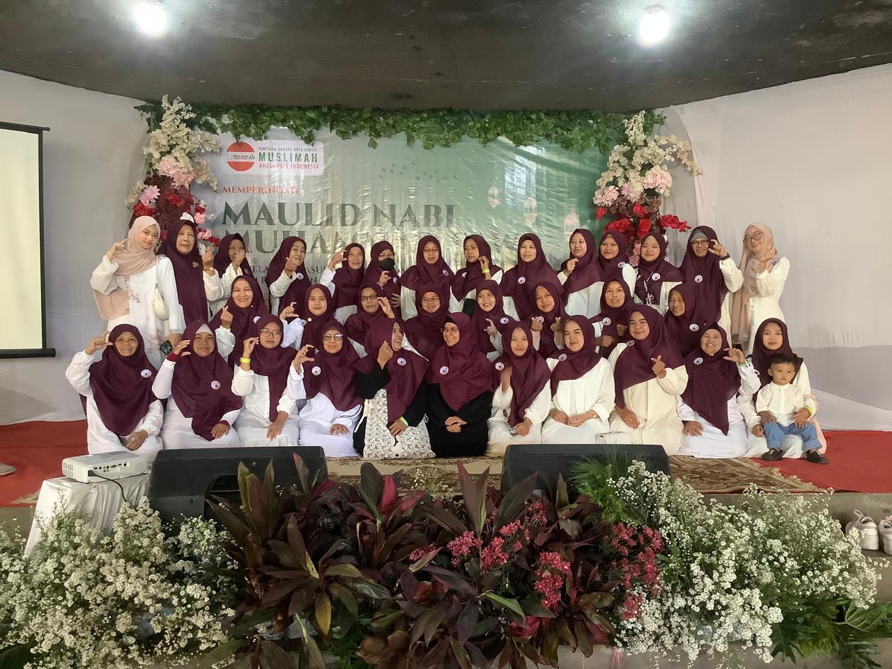 Peringatan Maulid Nabi se-Jawa Barat di Cimahi mempertemukan jamaah dari berbagai daerah dalam rangkaian selawat, tausiah, dan refleksi kemanusiaan.
