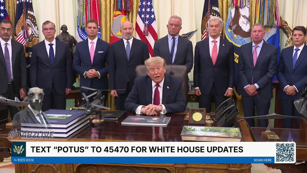 Presiden Amerika Serikat Donald Trump berbicara kepada wartawan di Gedung Putih dan kembali menyampaikan klaim mengenai perang melawan Iran serta Selat Hormuz.