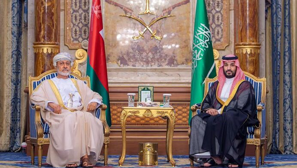 Arab Saudi meminta Oman membantu memediasi gencatan senjata dengan Yaman di tengah meningkatnya tekanan militer dan tuntutan penyelesaian perang.