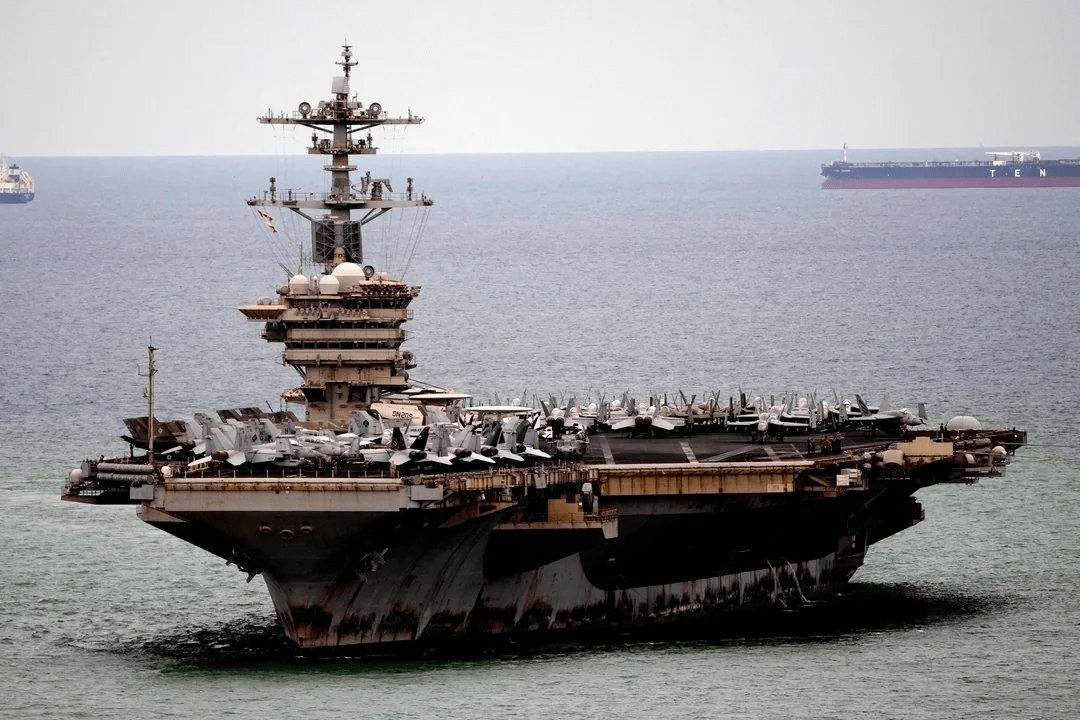 Kapal-kapal Angkatan Laut Amerika Serikat beroperasi di Timur Tengah di tengah krisis logistik setelah pangkalan pendukung utama armada AS di Bahrain tidak lagi dapat digunakan.