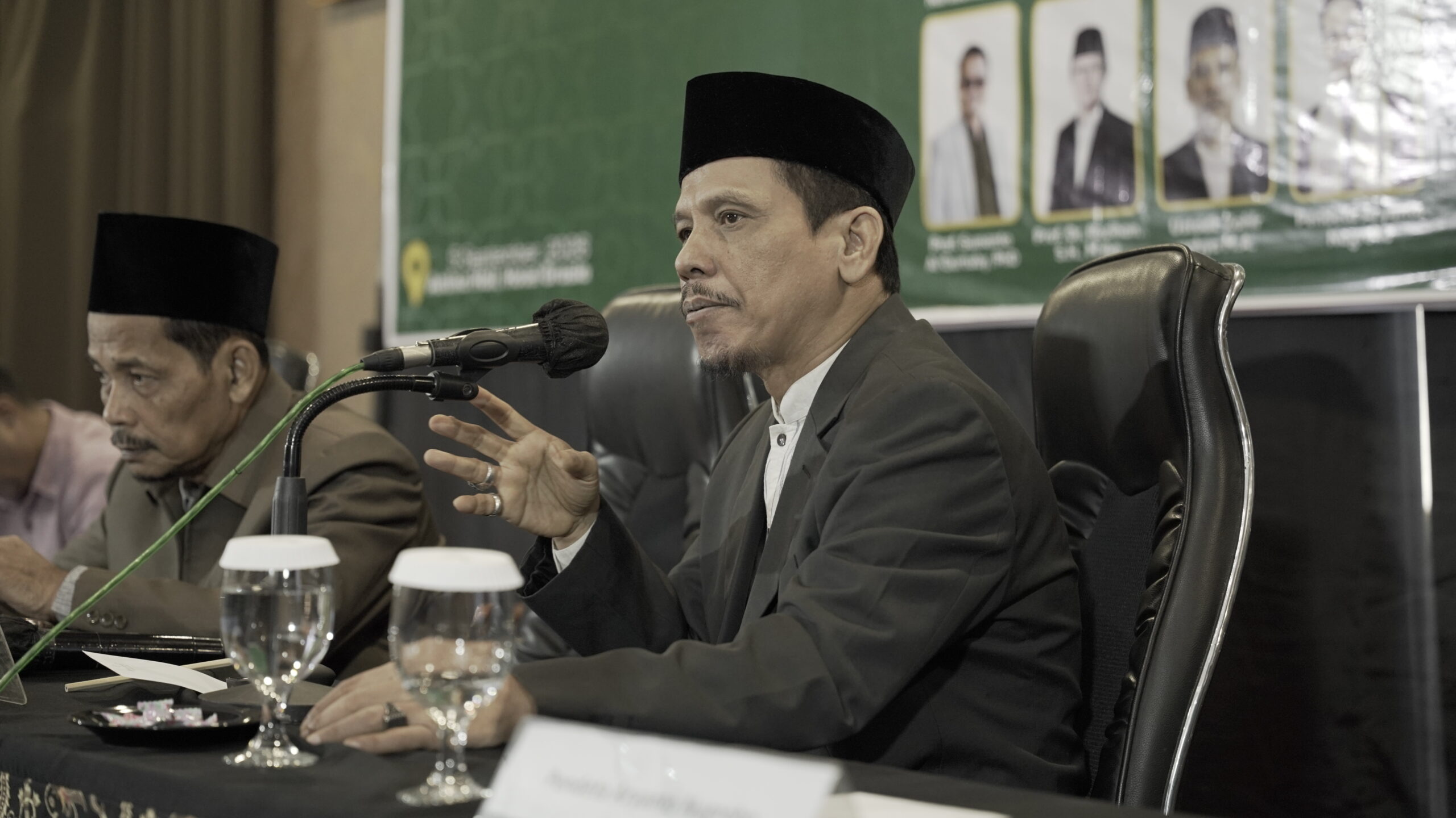 Ketua Umum DPP Ahlulbait Indonesia Ustadz Zahir Yahya, M.A., menyampaikan pandangan tentang rahmat Nabi, toleransi, solidaritas, dan pentingnya Pekan Persatuan Umat dalam Seminar Nasional Pendekatan Antarmazhab Islam di Hotel Grasia, Semarang, Sabtu, 5 September 2026.