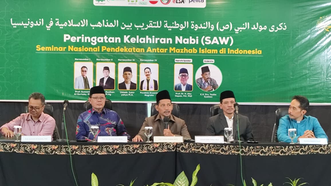 Tokoh agama, akademisi, dan perwakilan berbagai organisasi duduk bersama dalam Seminar Nasional Pendekatan Antarmazhab Islam yang digelar dalam rangka peringatan Maulid Nabi Muhammad SAW di Astina Hall, Hotel Grasia, Semarang, Sabtu (5/9/2026).