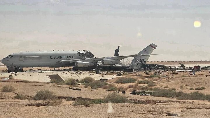 Pesawat Boeing E-3 Sentry di Pangkalan Udara Prince Sultan, Arab Saudi, mengalami kerusakan setelah serangan yang dikaitkan dengan serangan rudal dan drone Iran.