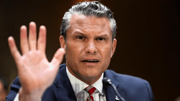Menteri Perang Amerika Serikat Pete Hegseth mengancam akan menghancurkan dan menenggelamkan kapal tanker Iran setelah militer AS mengakui adanya serangan rudal balistik Iran terhadap dua kapal perang Amerika di kawasan.