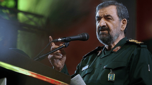 Mayjen Mohsen Rezaei mengatakan Iran untuk pertama kalinya menguji rudal khusus antiperusak di atas sebuah kapal perang Amerika Serikat.