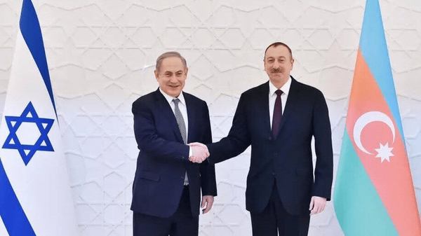 Ulama Sunni Iran, Sharif Saedi, mendesak Ilham Aliyev menghentikan pembatasan terhadap siswi berjilbab di Azerbaijan.