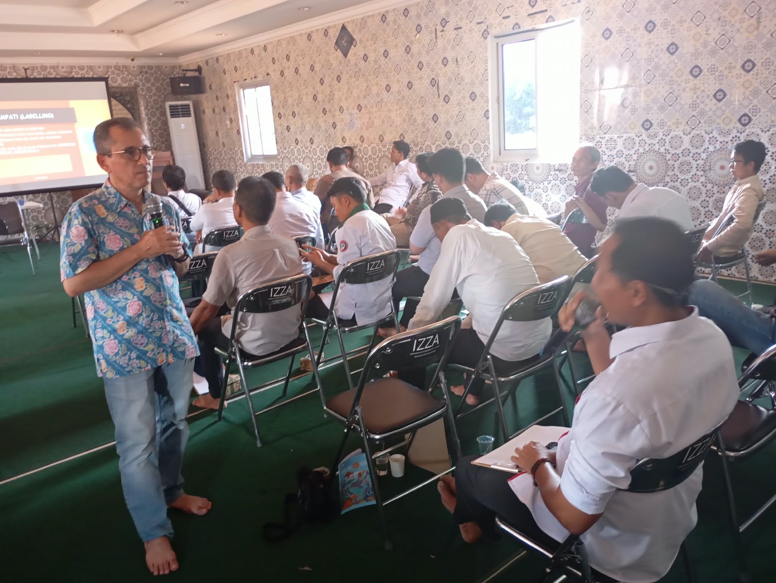 Ketua Departemen PSDM DPP ABI, Sayyid Fahmi Shahab, menyampaikan materi komunikasi dan negosiasi efektif dalam workshop PSDM DPW ABI Jawa Tengah yang diikuti 64 peserta di Husainiyah al-Mahdi, Semarang, Minggu (18/10/2026).