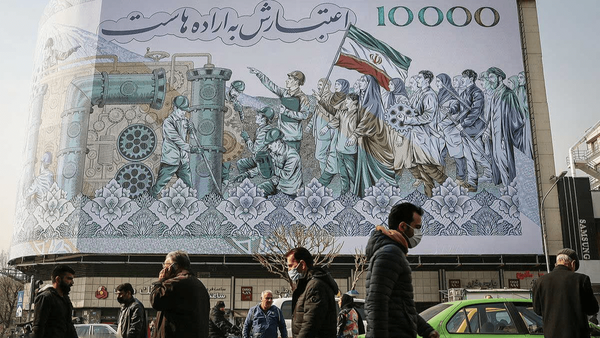 Iran merancang Dewan Perang Ekonomi untuk menghadapi tekanan Washington, menyusul klaim tenggat Scott Bessent atas keruntuhan ekonomi Iran.