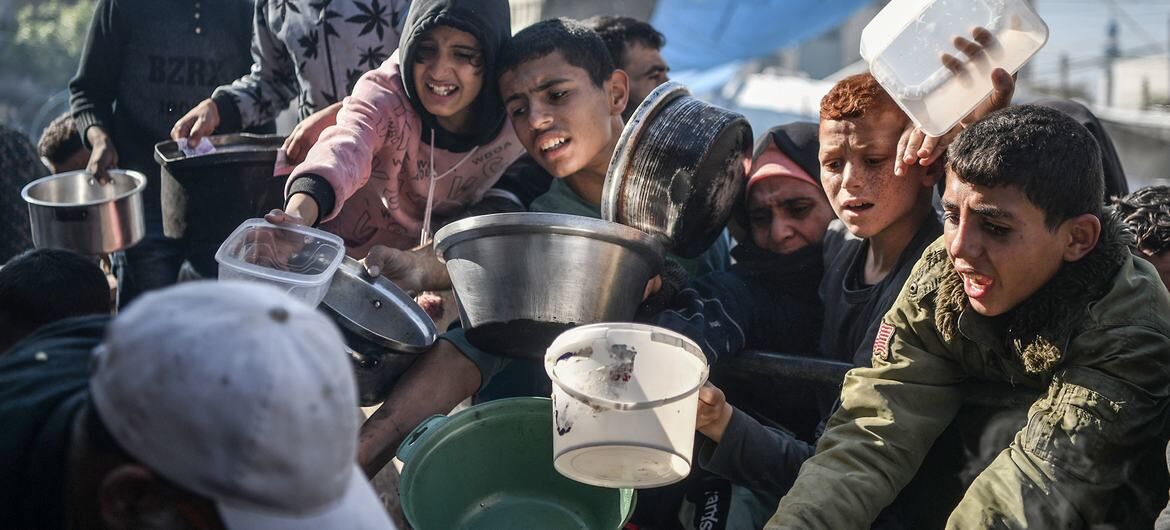 Pemangkasan bantuan WFP di Gaza mengurangi penerima bulanan menjadi 1,1 juta orang dan memangkas distribusi makanan siap santap menjadi 150.000 porsi per hari.