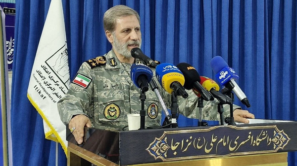 Mayor Jenderal Amir Hatami, Panglima Angkatan Darat Iran, menegaskan Selat Hormuz akan tetap ditutup hingga hak-hak rakyat Iran dihormati, sebagaimana disampaikan dalam pidatonya di Teheran.
