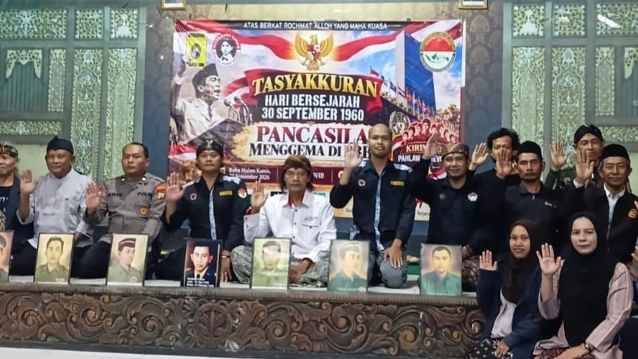 Lintas organisasi dan elemen masyarakat mengikuti peringatan Pancasila di PBB dan refleksi Peristiwa Gestok di Situs Ndalem Pojok, Kediri, Rabu (30/9) malam hingga Kamis (1/10) dini hari.