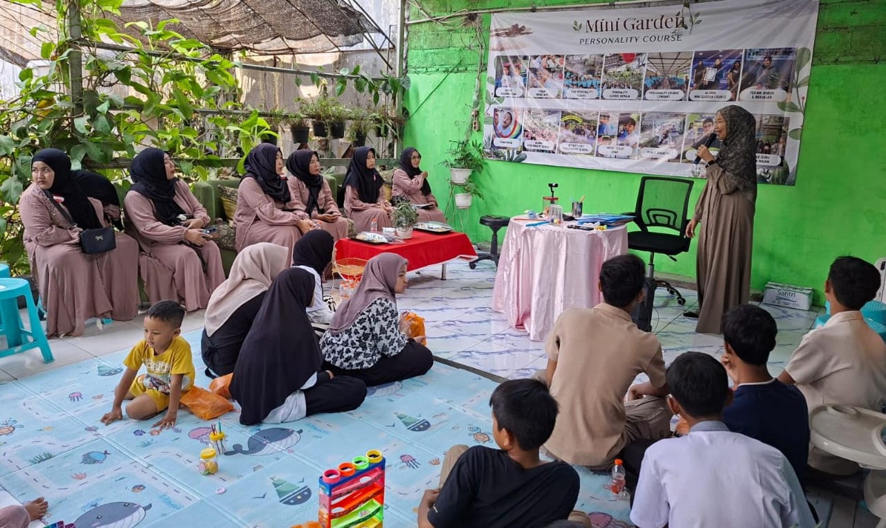 Muslimah ABI Kabupaten Lumajang bersama anak-anak Madin Al-Kubro mengunjungi Mini Garden Personality Course Lumajang pada Ahad (18/10/2026) untuk belajar menumbuhkan empati dan kepedulian terhadap anak berkebutuhan khusus dalam rangka Milad Sayyidah Zainab a.s.