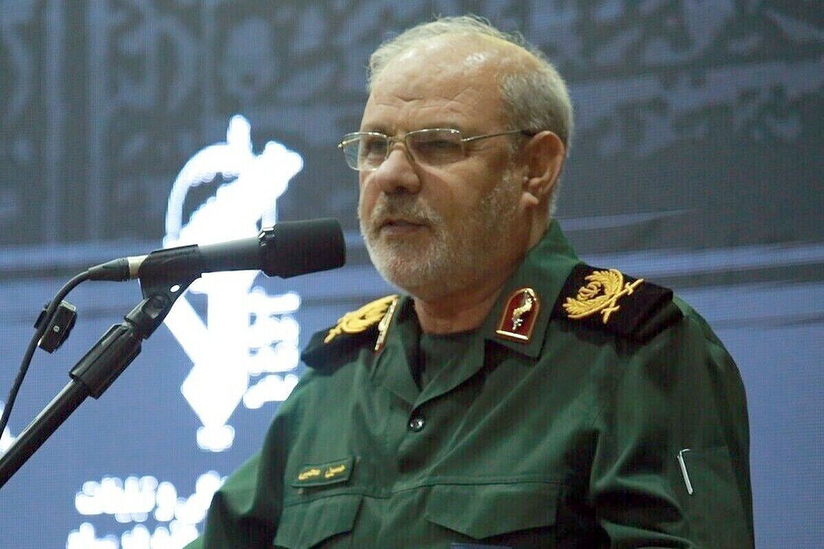 Juru Bicara IRGC Brigadir Jenderal Hossein Mohebi menyampaikan pandangannya tentang kedudukan salat, persatuan nasional, dan konfrontasi Iran dengan AS serta Israel dalam konferensi di Provinsi Qazvin.