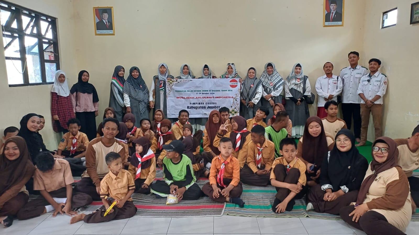 Pengurus Muslimah ABI Kabupaten Jember berkunjung ke SLB C TPA Kabupaten Jember, Jalan Jawa, Jumat (23/10/2026), untuk mengenalkan keteladanan Sayidah Zainab a.s., berbagi tali asih, dan mempererat silaturahmi dengan siswa serta para guru.
