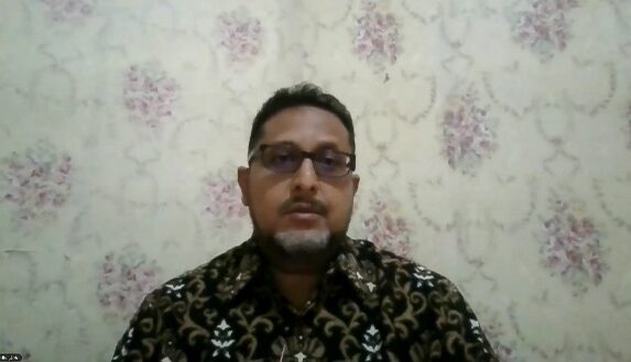 Sekretaris Jenderal DPP Ahlulbait Indonesia, Sayyid Ali Ridho Assegaf, menyampaikan paparan sebagai keynote speaker dalam Diskusi Jihad Tabyin ABI bertema “Jihad Tabyin dan Rintisan Tradisi Intelektual Kader ABI” yang diselenggarakan HMP DPP ABI secara daring pada Minggu, 11 Oktober 2026.