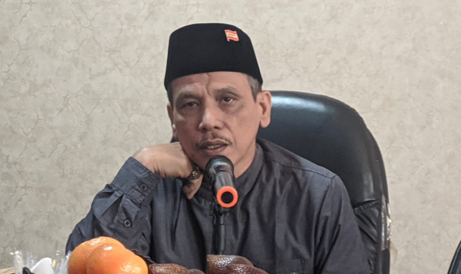 Ketua Umum DPP Ahlulbait Indonesia, Ustadz Zahir Yahya, menyampaikan pesan tentang ketangguhan, keteguhan prinsip, dan pentingnya mengendalikan hawa nafsu dalam rapat reguler DPP ABI di Jakarta, Selasa (13/10/2026).