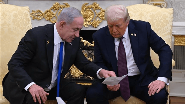 Presiden AS Donald Trump dan Perdana Menteri Israel Benjamin Netanyahu. Pejabat senior Iran menyatakan Teheran tak akan membedakan keduanya jika terjadi eskalasi militer.
